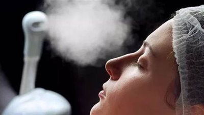 أسهل طريقة لتنظيف البشرة بالبخار فى المنزل (فيديو)
