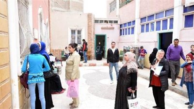 20 صورة ترصد توزيع شرائح التابلت.. وصرف المعاشات بالشرقية