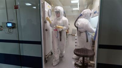 أستاذ حساسية ومناعة يكشف علاقة الغسيل المنشور بنقل فيروس كورونا