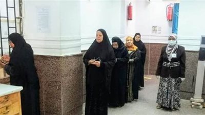 لمواجهة كورونا.. فرق لتنظيم صرف المعاشات بمدينة نجع حمادي | صور