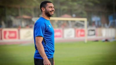 بعد قرار رحيله عن الأهلي.. نجوم الكرة يدعمون أحمد فتحي: تعامل باحترافية