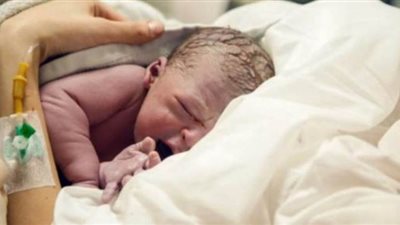 عمليات الولادة لحاملات فيروس كورونا.. الدراسات تؤكد: احتمالية إصابتهن ضعيفة.. سيدة تنجب طفلا معافى بالأردن.. ووفاة أم في إسبانيا