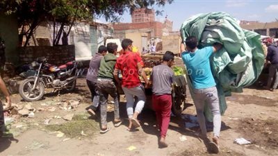 لمواجهة كورونا.. فض سوق شعبي مخالف في مركز إهناسيا ببني سويف | صور