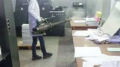 تطهير وتعقيم غرف وأوراق وماكينات مطبعة جامعة الإسكندرية | صور