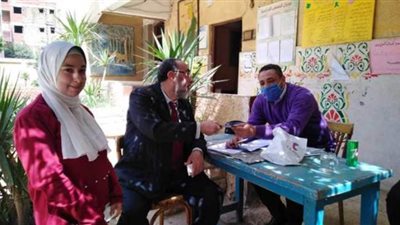 انتظام تسليم شرائح تابلت أولى ثانوي بـ 8 مدارس في بني سويف | صور