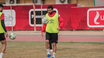 ٣ لاعبين مقيدين بالأهلي جاهزون لتعويض رحيل أحمد فتحي