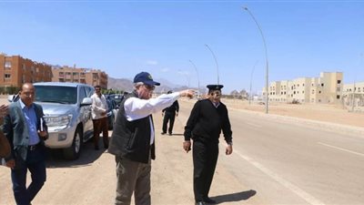 محافظ جنوب سيناء يتفقد عددا من مشروعات الرصف بشرم الشيخ | صور