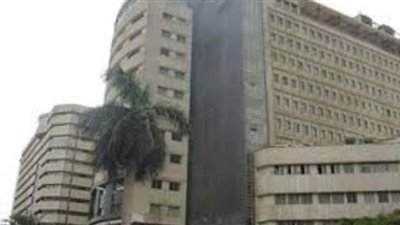 مؤسسة الأهرام تضيء مبناها تقديرًا لأطباء مصر وقواتها المسلحة