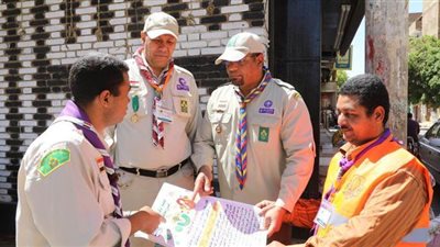 فرق الكشافة توزع منشورات توعية ضد فيروس كورونا في قنا | صور