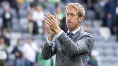 مدرب برايتون يتنازل عن 3 أشهر من راتبه لتوقف النشاط