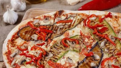 طريقة عمل البيتزا بالباذنجان والثوم