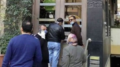 غلق وتشميع كافيه سياحي في الإسكندرية خرق الحظر | صور