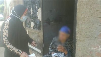 توصيل الأدوية لمنازل المرضي بالشرقية | صور