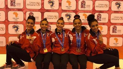 لاعبات الجمباز الإيقاعي يؤدين حركات استعراضية | فيديو