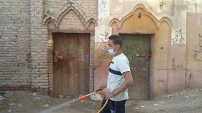 20 صورة ترصد أعمال رفع القمامة وتطهير شوارع نقادة لمواجهة فيروس كورونا
