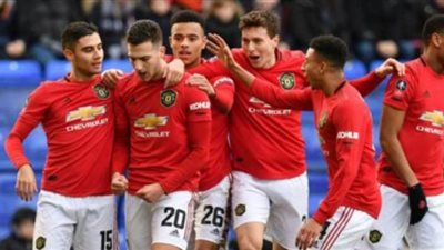 لاعبو مانشستر يونايتد يتبرعون بـ30% من رواتبهم للمستشفيات