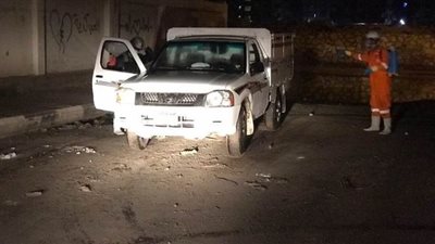 لحظة العثور على السيارة الناقلة لجثة متوفى كورونا ببورسعيد.. وتسليمها للطب الوقائي | فيديو