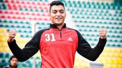 مصطفى محمد يرقص مع خطيبته على أنغام أغنية شهيرة