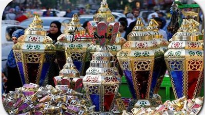 ما حكم اللعب بالفوانيس وأكل الكنافة والقطائف فى رمضان؟