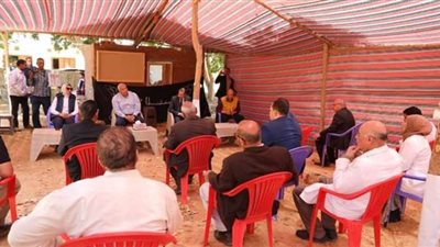 محافظ الوادي الجديد يبحث استعدادات فريق المنظومة الطبية بالداخلة لـ كورونا