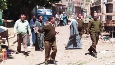 فض تجمعات سوق دلجا بديرمواس لمنع انتشار فيروس كورونا | صور