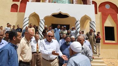 محافظ الوادى الجديد يدعم مسجد بقرية العوينة بوحدة صوت كاملة
