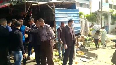 غلق سوق الهانوفيل بالإسكندرية بسبب الزحام | صور