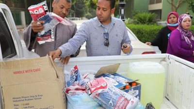 قنا تتسلم أدوات مكافحة العدوى والتعقيم من مبادرة 