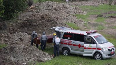 إندونيسيا تشكل وحدة شرطة خاصة لمواكبة عمليات تشييع ضحايا كورونا