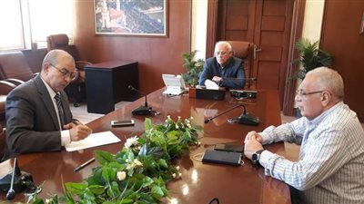 محافظ بورسعيد يتابع استعدادات امتحان الصف الأول الثانوي عبر المنصة الالكترونية