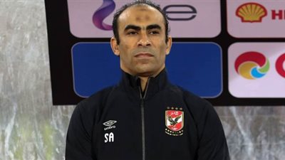 عبد الحفيظ يحذر لاعبي الأهلي من السوشيال ميديا