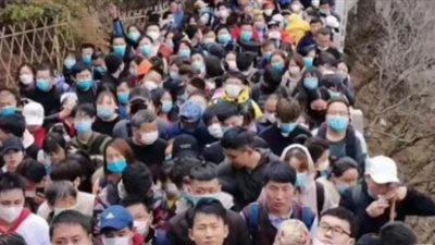 عشاء كورونا.. 20 ألف صيني داخل حديقة بـ 