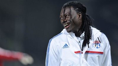 فيفا يسترجع ذكرى إنجاز الأسد الفرنسي جوميز مهاجم الهلال السعودي