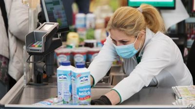 جرأة أم مغامرة؟.. خطة أول دولة تخفف إجراءات العزل تدريجيا ضد كورونا