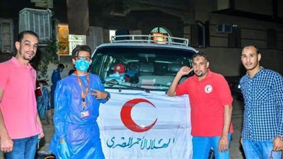 فرق ليلية للهلال الأحمر بقنا للتعقيم والتطهير لمنع تفشي كورونا | صور