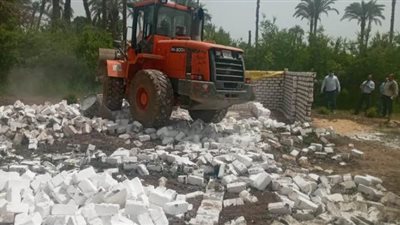 تنفيذ 18 قرار إزالة تعديات بمركزي الغنايم وساحل سليم بأسيوط