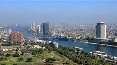 خبير أرصاد يكشف موعد تخفيف الملابس