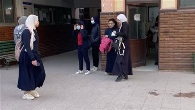 إجراءات احترازية مشددة بلجان امتحانات ثانية ثانوي في الجيزة | فيديو