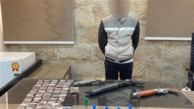 ضبط عنصر إجرامي بحوزته أسلحة ومخدر الشابو في الجيزة