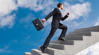  تفسير حلم الترقية في المنام وعلاقته بالأحداث السعيدة وسماع الأخبار السارة 