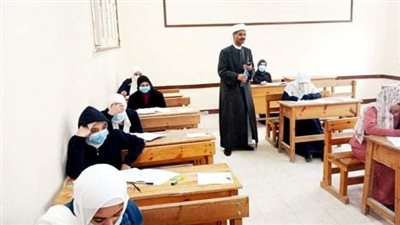 رئيس منطقة الإسكندرية يتفقد ختام امتحانات الشهادة الإعدادية