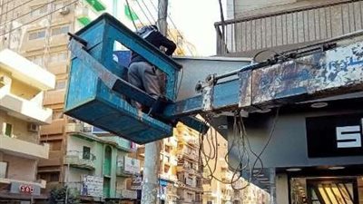 حملات مكثفة لرفع وإزالة الإعلانات غير المرخصة بالشرقية 