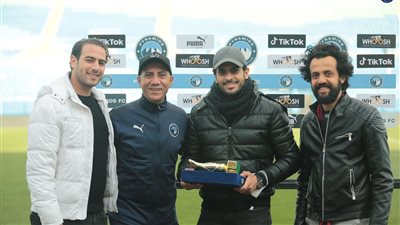 بيراميدز يكرم نجم منتخب مصر لذوي الساق الواحدة | صور