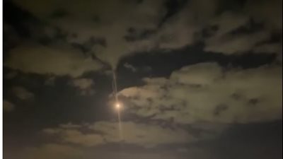 لحظة اعتراض الدفاعات الجوية الإماراتية لصواريخ الحوثيين | فيديو