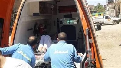 مصرع وإصابة 3 أشخاص بحادث اصطدام سيارة بدراجة بخارية في سوهاج