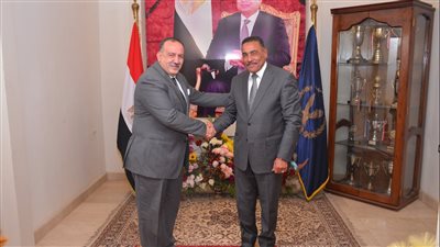 محافظ مطروح يهنئ مدير الأمن بعيد الشرطة الـ70 | صور