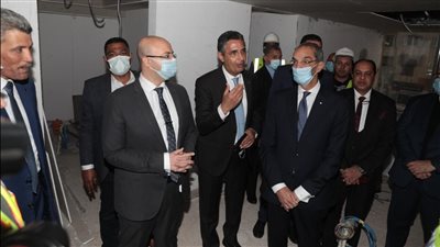وزير الاتصالات ومحافظ بني سويف يتفقدان مشروع الفرع الرئيسي لهيئة البريد | صور