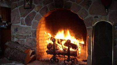 الأزهر: صلاة المسلم خلف موقد النار أو الدفاية جائزة 