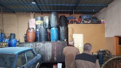 ضبط مصنع زيوت دون ترخيص في الجيزة | فيديو