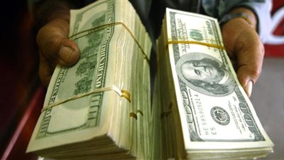 مصدر أمنى يكشف حقيقة القبض على ضابط شرطة أثناء تغيير دولارات بشركة صرافة